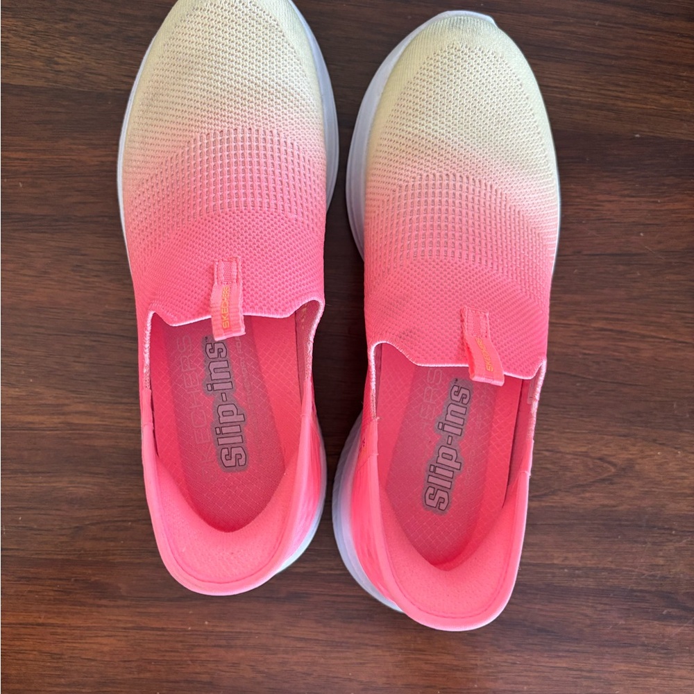 Women's sketchers slip ins 8.5